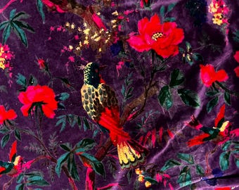 Tela de terciopelo estampada a mano con bloques, estampado de pájaros, tela de tapicería morada.