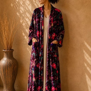 Lyxig kimono i sammet | Lång husrock med blommönster för kvinnor