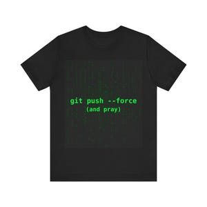 Maglietta "git push --force (e prega)" / Maglietta divertente su Git / Umorismo DevOps / Regalo per amministratori di sistema