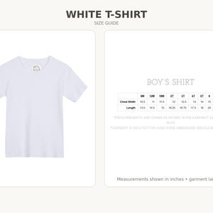 K&ouml;nnte beinhalten: Ein schlichtes wei&szlig;es Kurzarm-T-Shirt neben einer Gr&ouml;&szlig;entabelle mit der &Uuml;berschrift WHITE T-SHIRT. Die Tabelle listet Brustbreite und L&auml;nge in Zoll f&uuml;r die Gr&ouml;&szlig;en 6M bis 8 auf und gibt an, dass das Kleidungsst&uuml;ck aus 100% Baumwolle flach liegt.