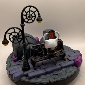 Soporte/Diorama para mando inspirado en Hollow Knight, pintado a mano / Accesorio de escritorio para gamers
