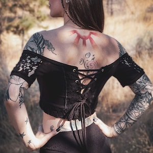 OPAL TOP [ Festival Kleidung . von der Schulter. Spitzentop . bauchfreies Oberteil. ]