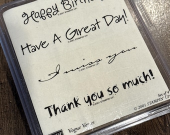 Set de sellos de goma retirados de Stampin' Up! Vogue Verses 2001: 4 sellos sin usar. ¡Muchas gracias! ¡Feliz cumpleaños! Te extraño. ¡Que tengas un buen día!