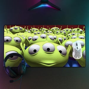 Toy Story Alien Mouse Pad – Pizza Planet Aliens Desk Mat, Cute Pixar Gaming Mouse Pad, Kawaii XXL Mouse Pad, Cartoon Fan Gift