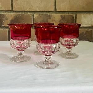 Juego de 4 vasos de licor Vintage Kings Crown Thumbprint Ruby Flash de 4 pulgadas.