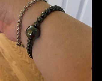 Braccialetti per agopressione in ematite Queasy Beads® per alleviare la nausea (set da 2) Eleganti e adatti a chi soffre di mal d'auto, gravidanza, viaggi, crociere e cinetosi.