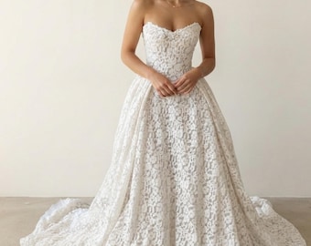 Luxury A-Line Wedding Dress Floral Lace Appliqué Tiered Bridal Gown Princess Tulle Wedding Dress Custom Bride Dress