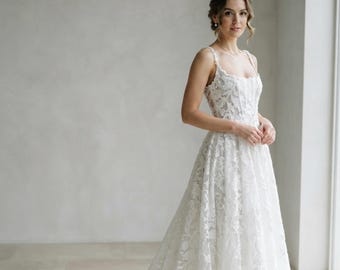 Lace Wedding Dress Spaghetti Strap Bridal Gown Square Neck Sleeveless Custom Floor Length Elegant Bride Dress