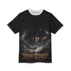 Changbin-inspirerad t-shirt med solförmörkelseansikte | Mörk surrealistisk solförmörkelsedesign | T-shirt med tryck fram och bak