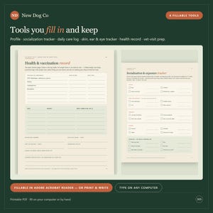 K&ouml;nnte beinhalten: Ein digitales, druckbares PDF-Set von New Dog Co mit zwei Seiten: einem Gesundheits- und Impfpass sowie einem Sozialisierungs- und Expositionstracker. Die cremefarbenen Seiten mit dunkelgr&uuml;nem Text dienen der Dokumentation der Tiergesundheit.