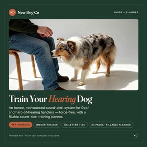 Pode incluir: Um guia e planejador digital intitulado Train Your Hearing Dog da New Dog Co. O documento apresenta uma fotografia de um c&atilde;o pastor australiano blue merle, tem 54 p&aacute;ginas e est&aacute; dispon&iacute;vel nos formatos US Letter e A4 como PDF imprim&iacute;vel.