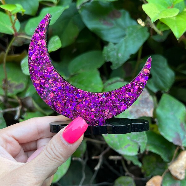 Magenta Color Shift - Crescent Moon and Cloud Ring Holder – Glitter Jewelry Organizer – Epoxy Resin - Home Decor - Engagement Ring Display