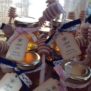 Mini bomboniera al miele con mestolo in legno, cartellino personalizzato o etichetta disponibile, bomboniera al miele immagine 3