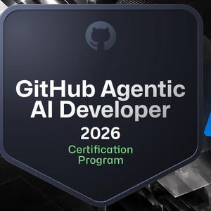 Könnte beinhalten: Ein dunkles schildförmiges Abzeichen mit dem GitHub-Logo oben, dem weißen Text GitHub Agentic AI Developer 2026 und dem grünen Text Certification Program. Rechts befindet sich ein hellblaues A-Symbol auf einem dunklen abstrakten Hintergrund.