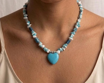 Collana con cuore turchese e perline di madreperla / Gioielli boho con pietre preziose