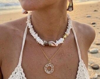 Collana di conchiglie Puka con grande conchiglia affusolata e ciondolo / Gioielli da spiaggia