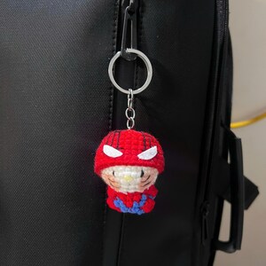 Llavero de ganchillo de Hello Kitty / Colgante para bolso de gatito de Spider-Man, regalo para fans de Marvel, lindo accesorio para mochila, regalo para ella, amigurumi de gatito Mini Kitty 2