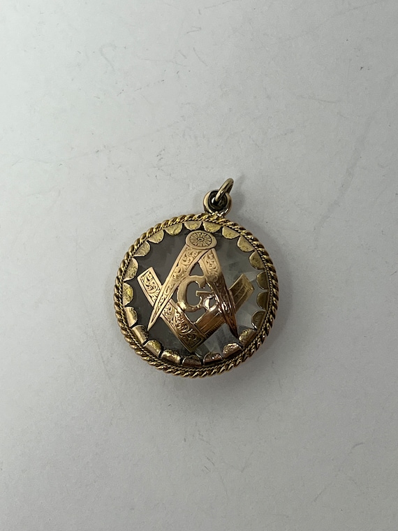 Vintage 14K Yellow Gold Masonic Pendant - image 1