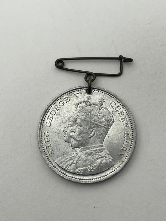 1911 King George V Queen Mary Coronation Medallion - image 1