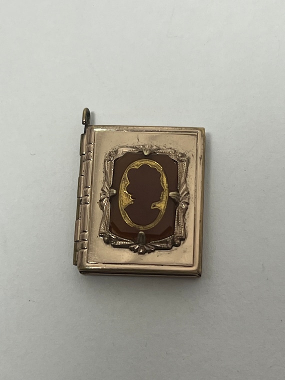 Vintage Gold Plated Sard Onyx Cameo Book Locket