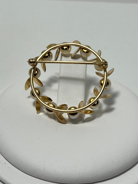 14K Gold Wreath Brooch with Pearls - image 4