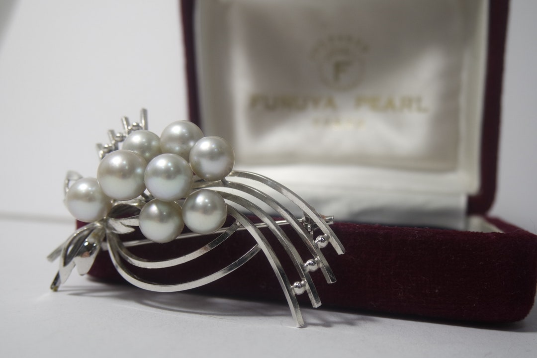 アクセサリー Akoya Pearl brooch in silver Rank A il_1080xN.3691783092_bz8k.jpg