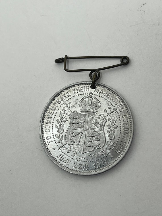 1911 King George V Queen Mary Coronation Medallion - image 2