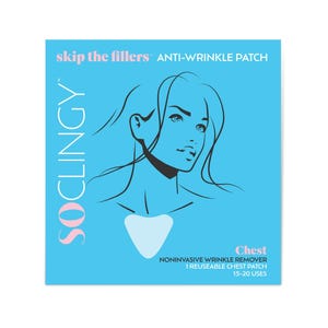 Puede incluir: Un empaque de producto cuadrado de color azul claro para un parche antiarrugas SOCLINGY. El frente presenta un dibujo lineal negro de una cabeza y hombros, un icono de parche blanco en forma de corazón y texto que incluye skip the fillers y 15-20 uses.