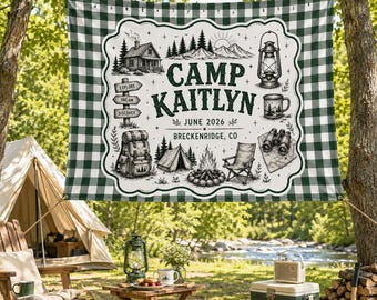 Gepersonaliseerd kampeertapijt, aangepaste kampbanner, groene buffel geruite muur hangen, buitenhut decor, CADEAU 2026, kampnaam cadeau voor kinderen
