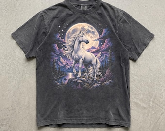 Maglietta Unicorno Luna, Maglietta Unicorno Fantasia, Maglietta Magica al Chiaro di Luna, Maglietta Unicorno Celeste, Regalo Fantasia per gli Amanti degli Unicorni Comfort Colors