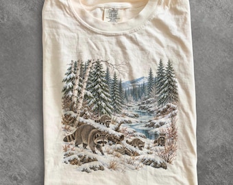 Maglietta invernale anni '90 con procione, felpa con famiglia di procioni, maglietta vintage con animali selvatici, maglietta con procione innevato, maglione regalo per amanti della natura e degli animali del bosco