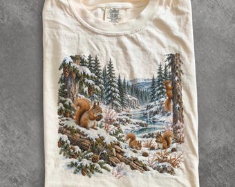 Maglietta invernale anni '90 con scoiattolo, maglione rosso con scoiattolo, regalo per amanti degli scoiattoli, maglietta con animali selvatici innevati, maglietta con animali del bosco, felpa con tema natura e foresta