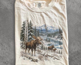 Maglietta invernale con alci anni '90, maglietta con alci per famiglie, maglietta vintage con animali selvatici, maglietta con alci innevate, maglietta a tema natura selvaggia, maglione regalo per amanti della montagna e della natura.