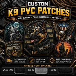 Op de afbeelding: Een verzameling aangepaste K9 PVC-patches met een Duitse herder, een huilende wolf, een Amerikaanse zeearend en een soldaat met een hond. De patches bevatten teksten zoals CUSTOM K9 PVC PATCHES, LOYAL BRAVE PROTECT, K9 UNIT en opties voor VELCRO, IRON-ON of SEW-ON.