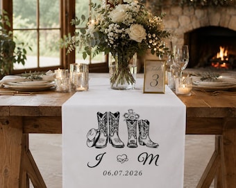 Gepersonaliseerde bruiloft tafelloper met ontwerp cowboylaarzen, aangepaste initialen en datum paar, rustiek western bruiloftsdecor, polyester
