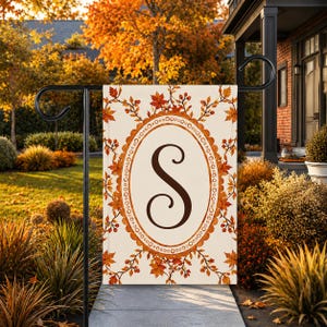 Personalisierte Herbst-Gartenflagge mit Monogramm, individuelle Gartendekoration mit Ahornblättern im Herbststil, personalisiertes Thanksgiving-Banner für draußen, Einzugsgeschenk