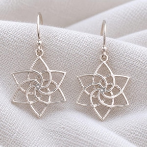 Ohrringe aus 925er Sterlingsilber mit heiliger Geometrie, Mandala-Hexagramm-Stern-Ohrhänger, ineinandergreifendes florales Design, minimalistischer Boho-Schmuck