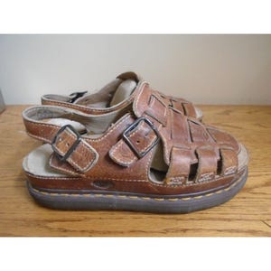 DR. MARTENS Fisherman Brown Leather Lug Sole Y2K Sandals  display picture 3