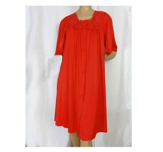 Vintage LORRAINE RED Size Large Nylon Robe - image 1