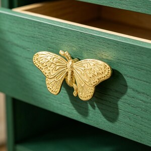 Fjärilsknoppar i massiv koppar | Handgjorda kreativa fjärilsdörrhandtag | Naturinspirerade lådhandtag