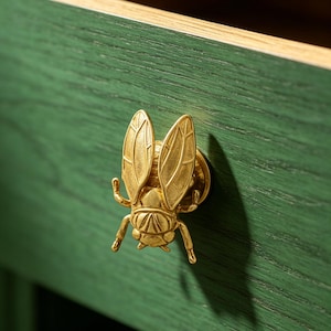 Tirador de armario de latón macizo hecho a mano con forma de cigarra, tirador de cajón con forma de insecto, tirador de puerta de latón creativo, herrajes para muebles inspirados en la naturaleza.