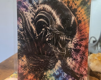 Druk w stylu tie-dye z motywem obcego ksenomorfa w stylu pop-art (6"x4")