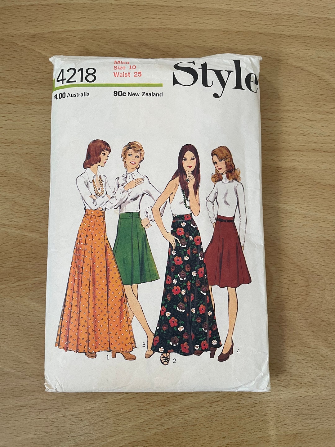 Style 4218 Vintage 70s High Waisted Skirt With Waistband and
