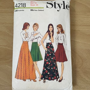 Style 4218 vintage 70s high waisted skirt with waistband and pleats sewing pattern