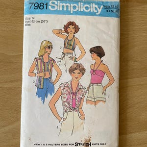 Simplicity 7981 vintage 70-talsskjorta med knappar plus halterneck-topp med nyckelhålsrynkad framsida plus band och knytband som tillval, sömnadsmönster