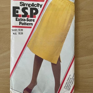 Simplicity 9429 vintage 80s straight skirt with waistband, side button closure and pocket sewing pattern