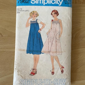 Style 4362 Vintage 70s With High Shaped Bodice, Standing