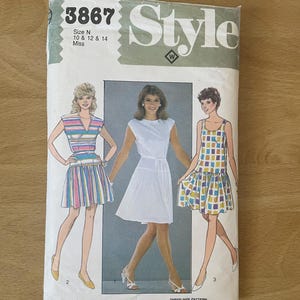 Style 3867 vintage 80s dress with gathered skirt, extended shoulders, belt and scooped or V-neck sewing pattern