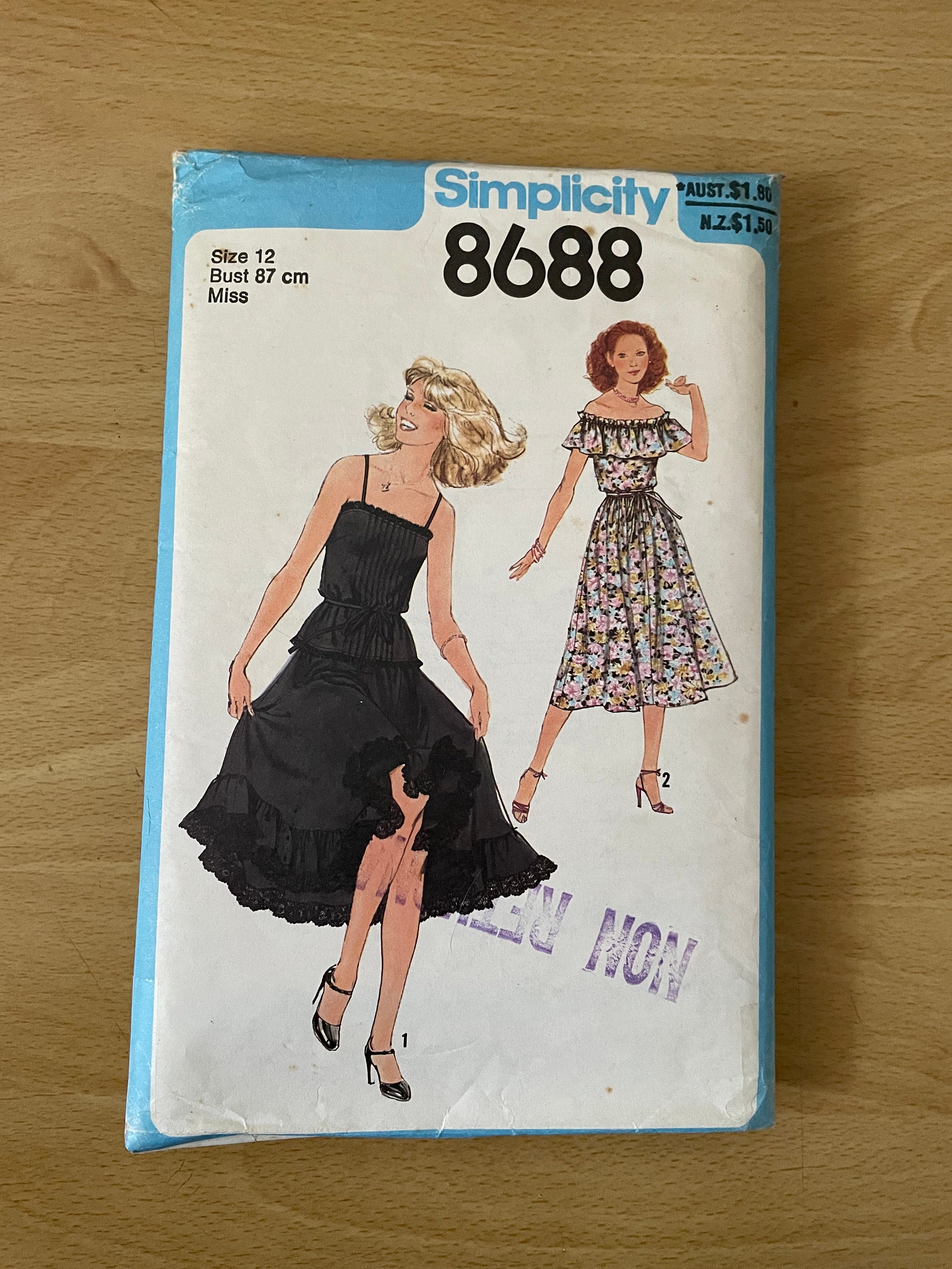 シンプリシティ 8688 ヴィンテージ 70 年代フレアスカート、オプション