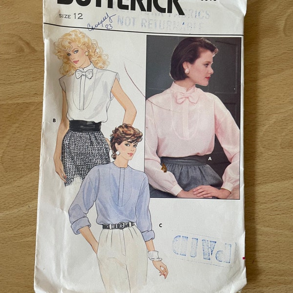 Butterick 6016 Vintage 80s Loose-fitting blouse with buttoned closing, sleeves and standing collar and bow Sewing Pattern